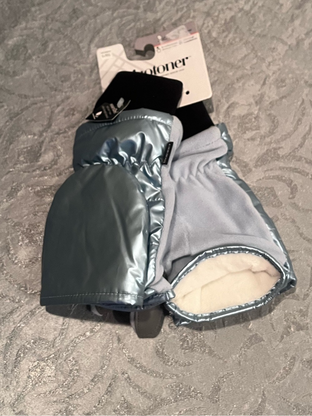 NWT isotoner light blue quilted mitten gloves with black cuff